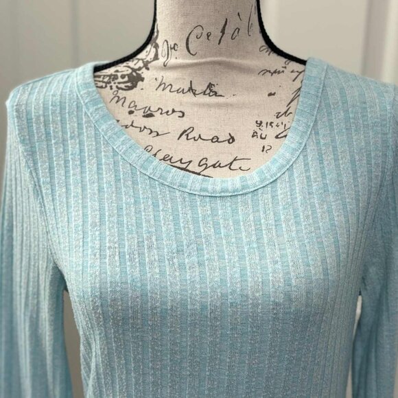 Like New Baby Blue Ribbed Long-Sleeve Knit with a Scooped Neck Top Size L - Picture 3 of 4